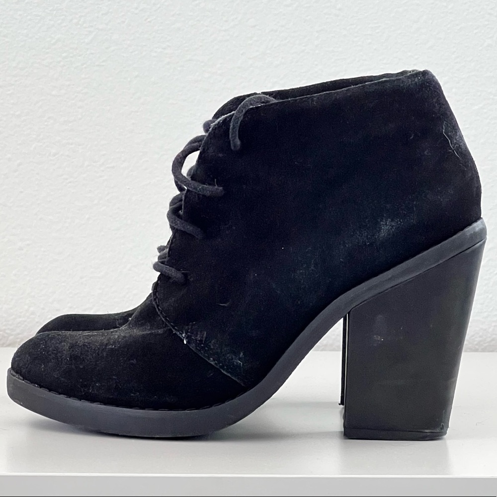 Steve Madden Suede Lace Up Boots Black — Size 6
